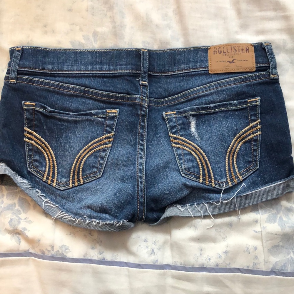 Hollister Jean short shorts. - Picture 2 of 3